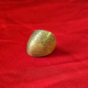 Elegant Gold-Toned Women's Ring